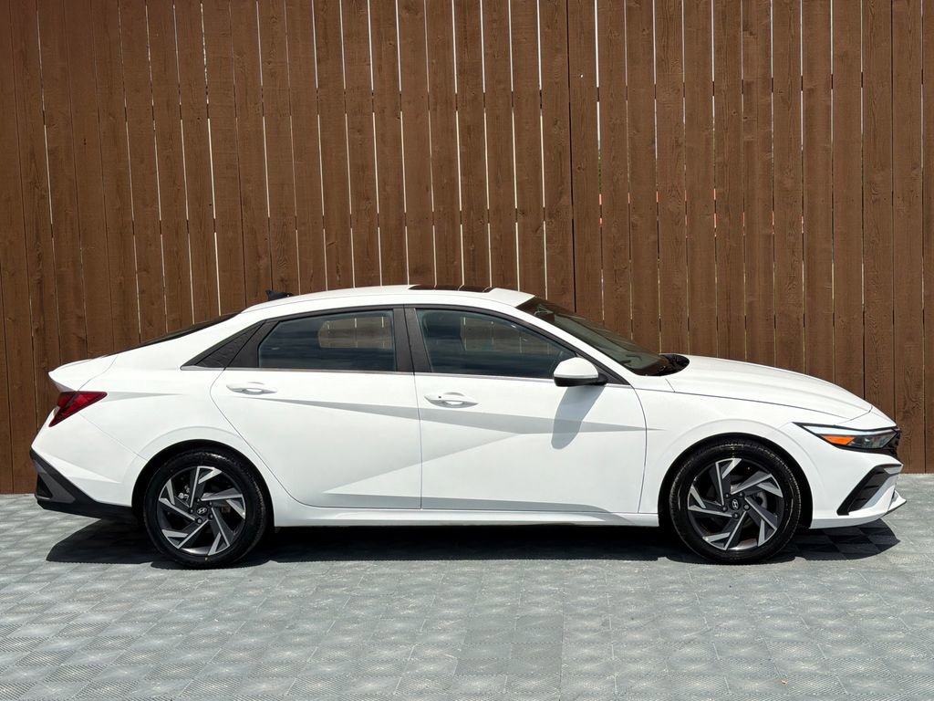 Used 2024 Hyundai Elantra SEL w/ Convenience Package FWD image 14