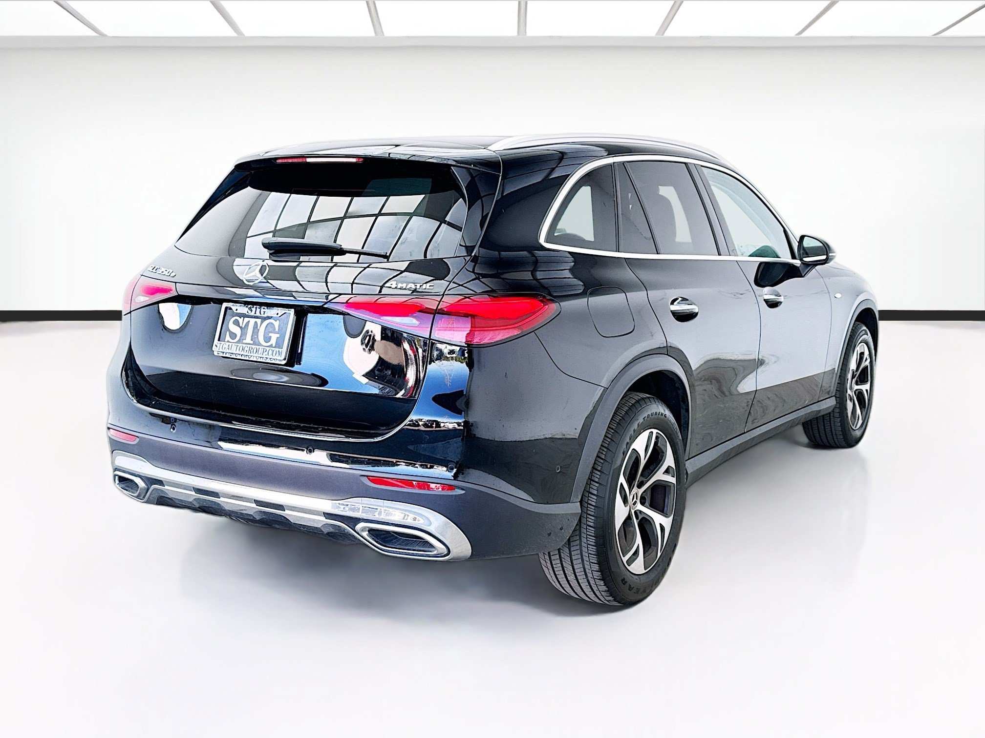 Used 2025 Mercedes-Benz GLC 350e 4MATIC image 4