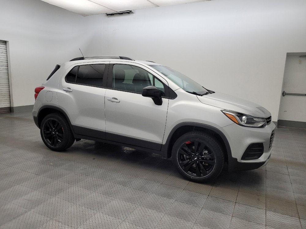 Used 2020 Chevrolet Trax LT w/ Redline Edition AWD/4WD image 11