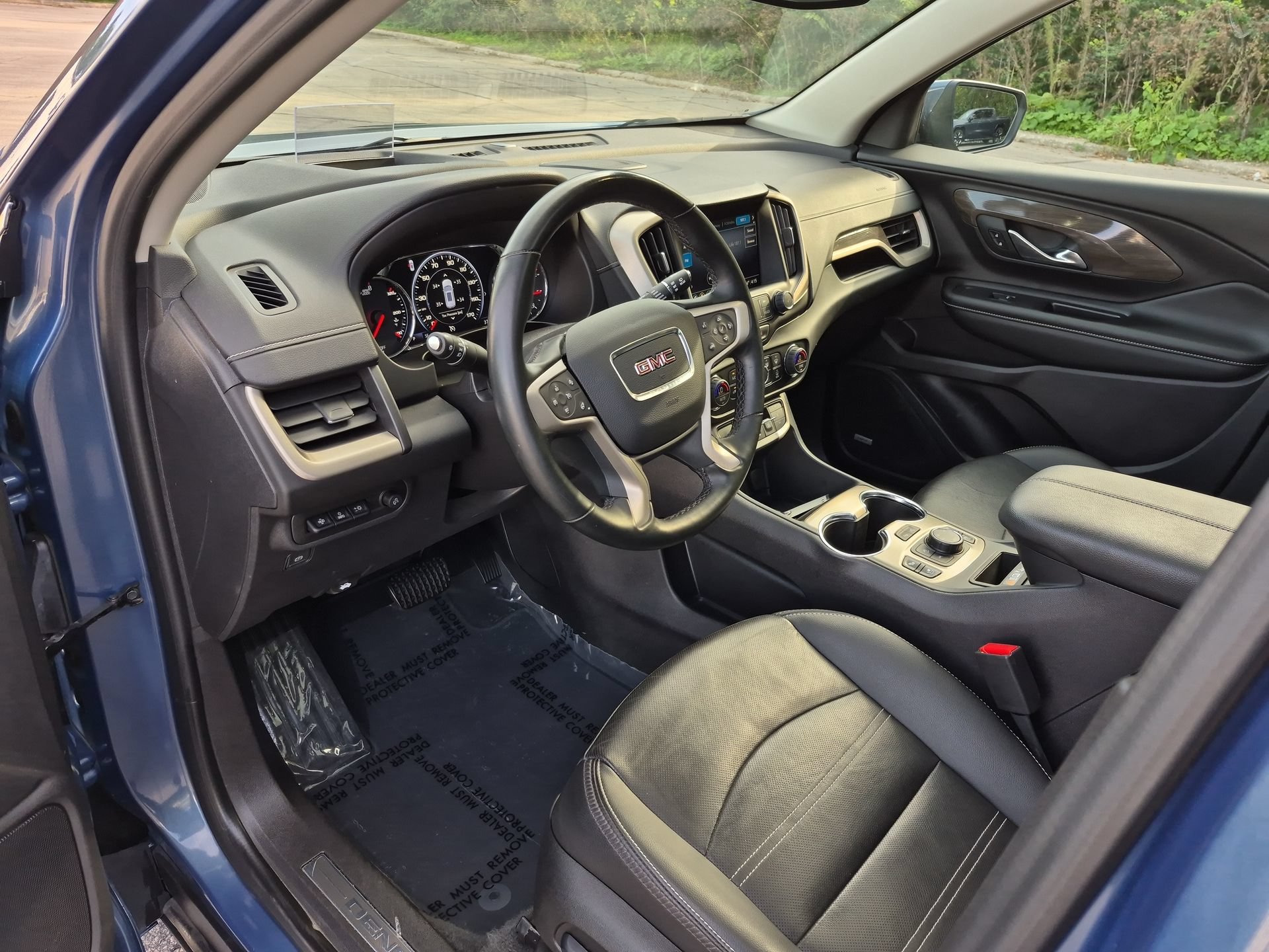 Used 2024 GMC Terrain Denali w/ Denali Premium Package AWD/4WD image 12