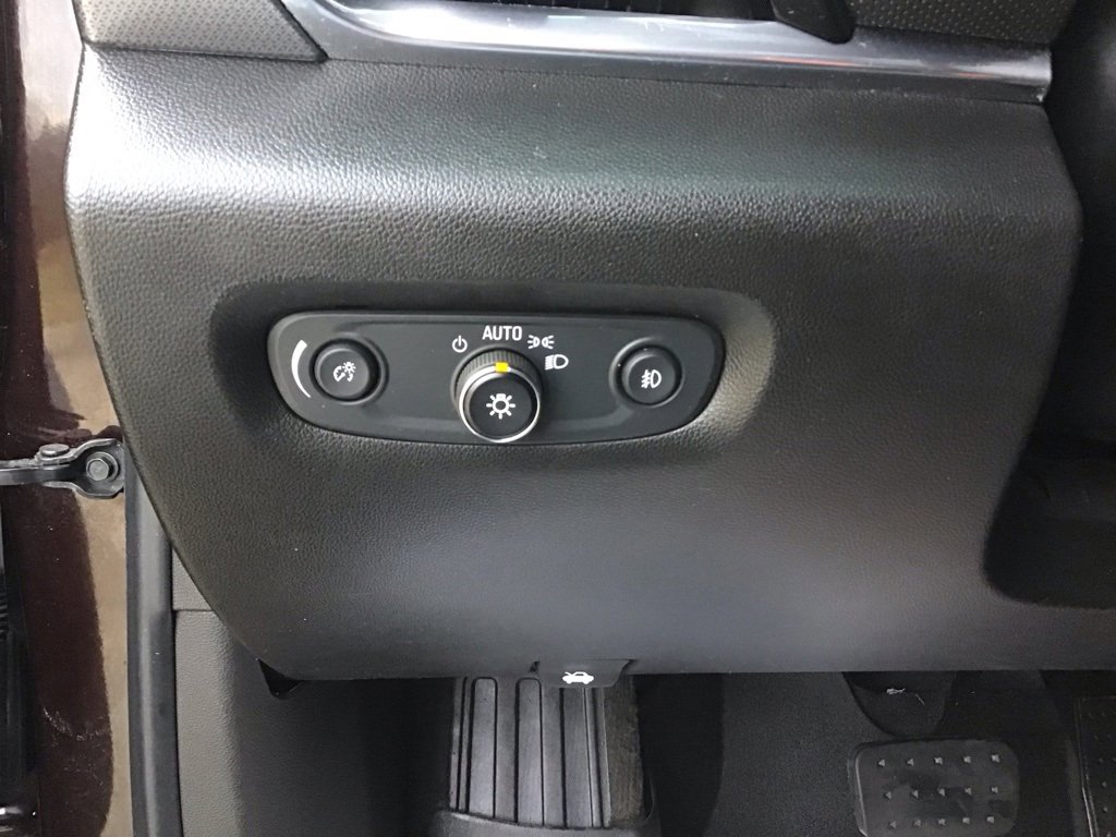 Used 2020 Chevrolet Traverse Premier image 40