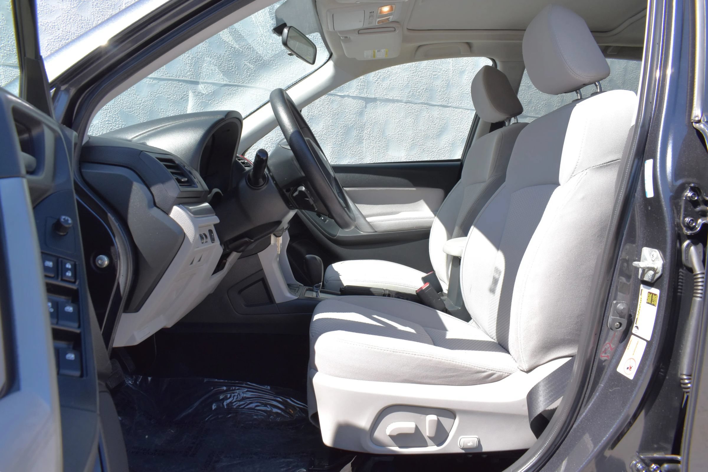 Used 2015 Subaru Forester 2.5i Premium w/ All-Weather Package AWD/4WD image 10