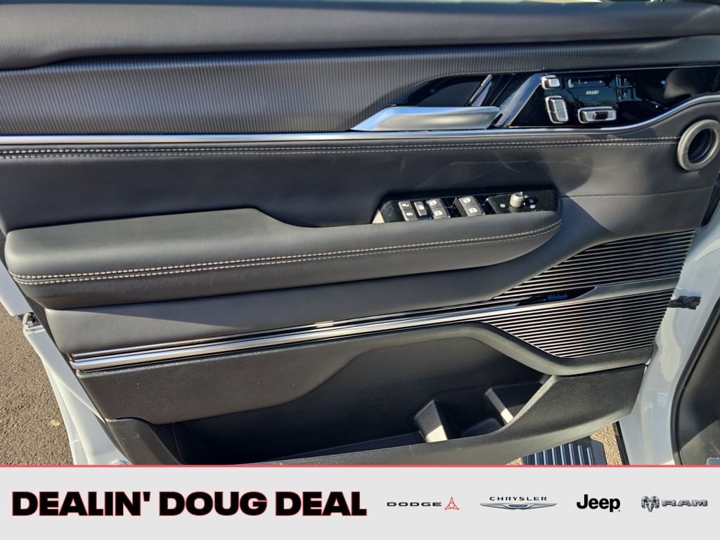 New 2026 Jeep Grand Wagoneer L Summit w/ Premium Group III image 10