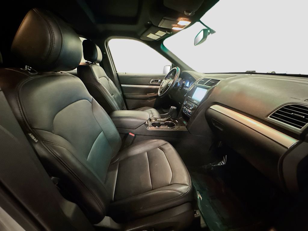 Used 2016 Ford Explorer XLT w/ Equipment Group 202A image 35