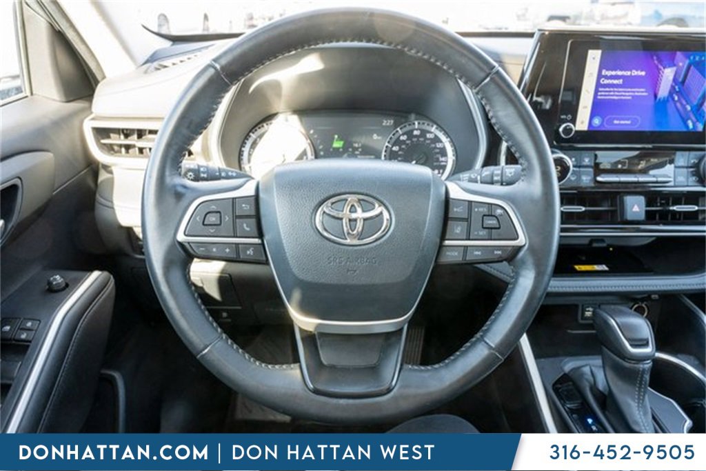 Used 2024 Toyota Highlander XLE image 6