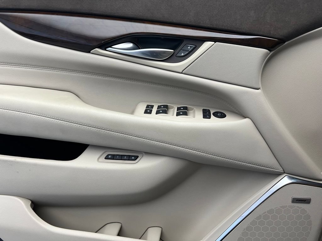 Used 2017 Cadillac Escalade Luxury AWD/4WD image 25