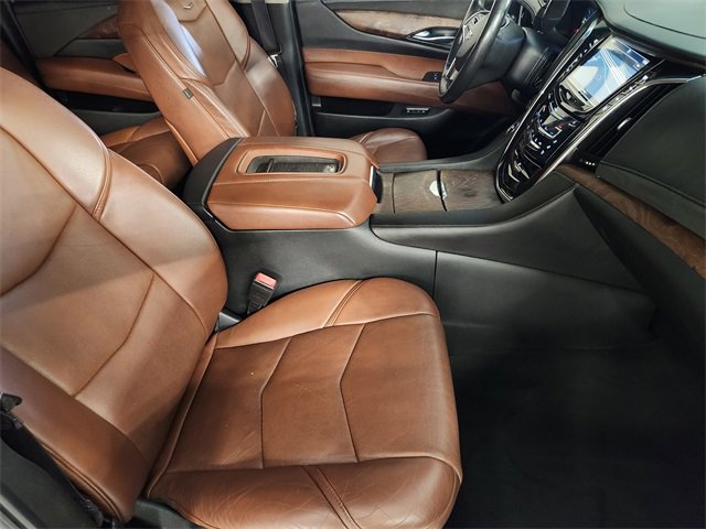 Used 2016 Cadillac Escalade ESV Premium image 3