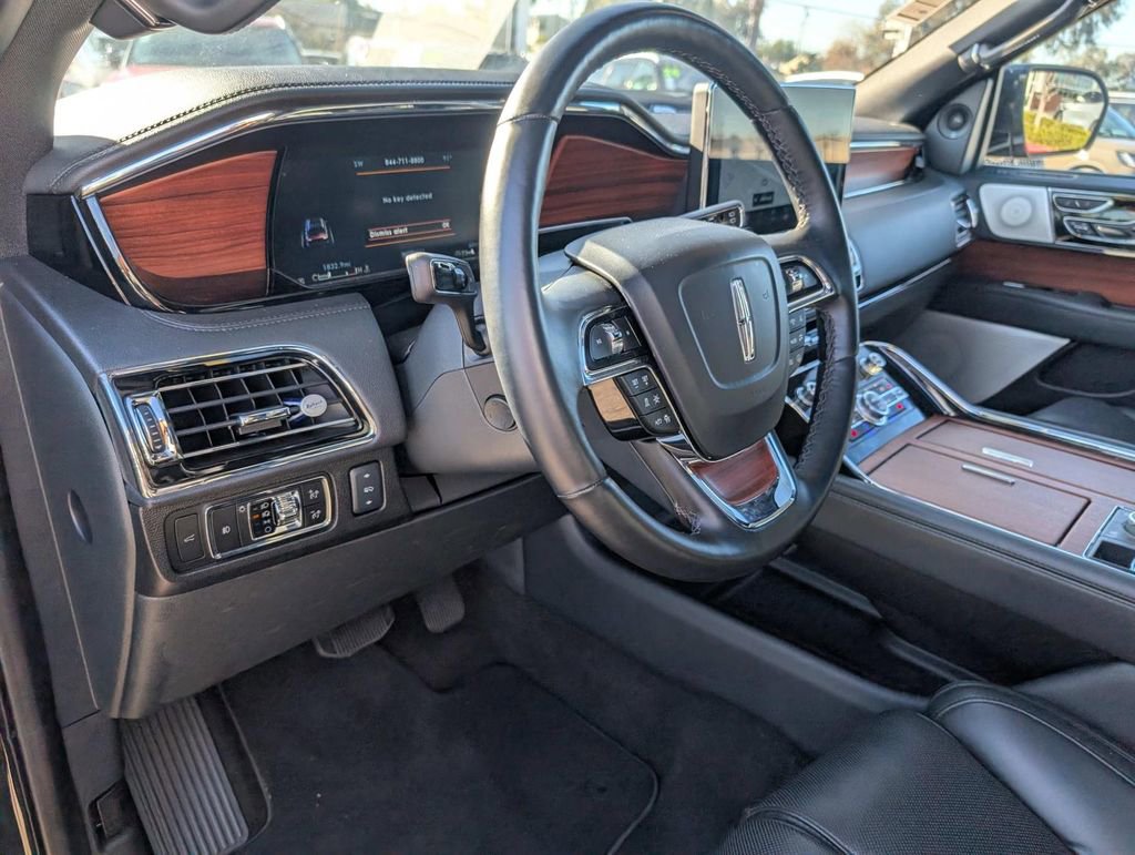 Used 2024 Lincoln Navigator Reserve image 27
