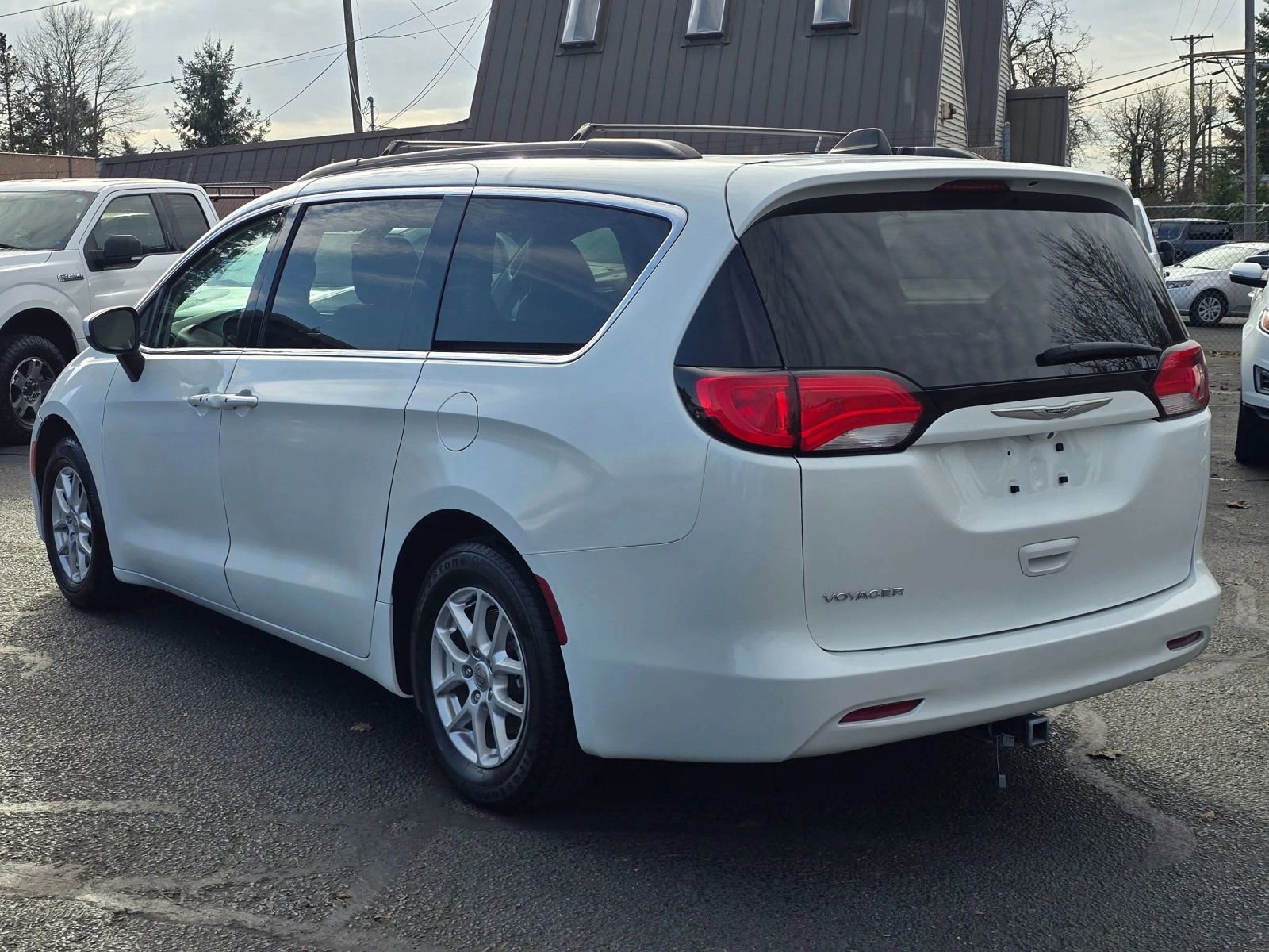 Used 2021 Chrysler Voyager Lxi image 3