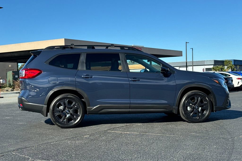Used 2025 Subaru Ascent Bronze Edition w/ Onyx Package image 3
