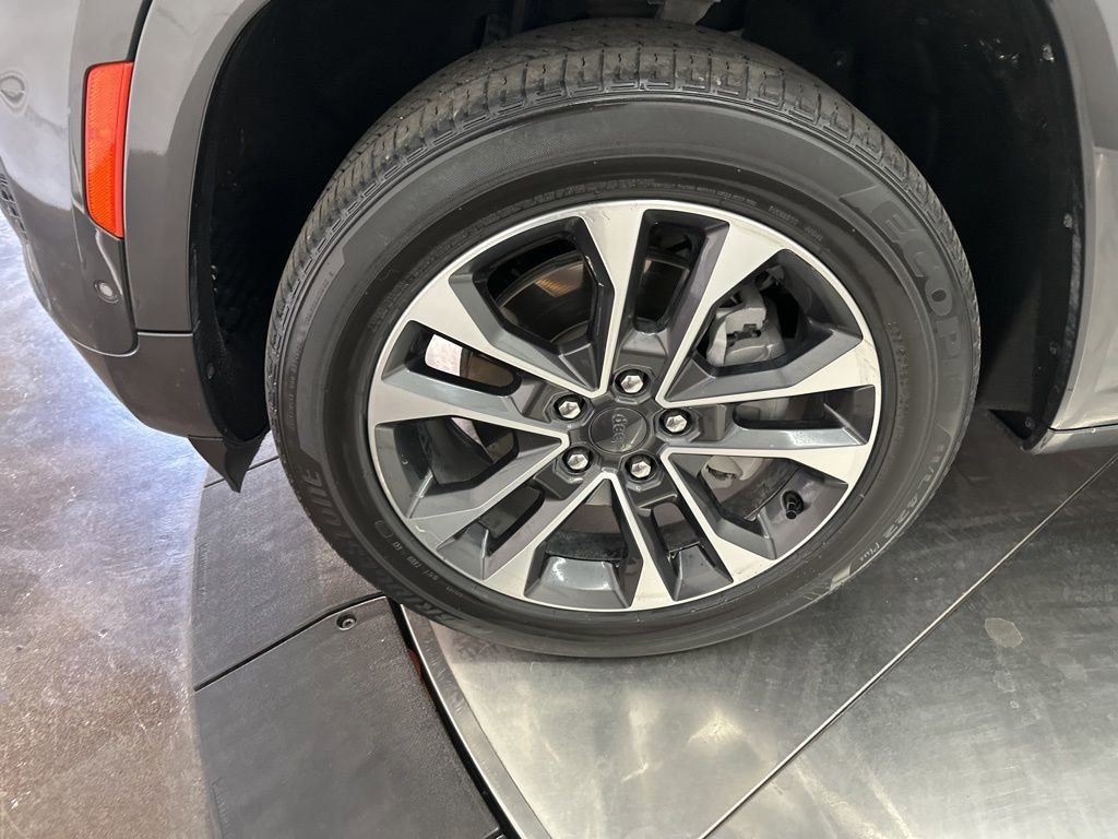 Used 2021 Jeep Grand Cherokee L Overland w/ Luxury Tech Group IV image 36