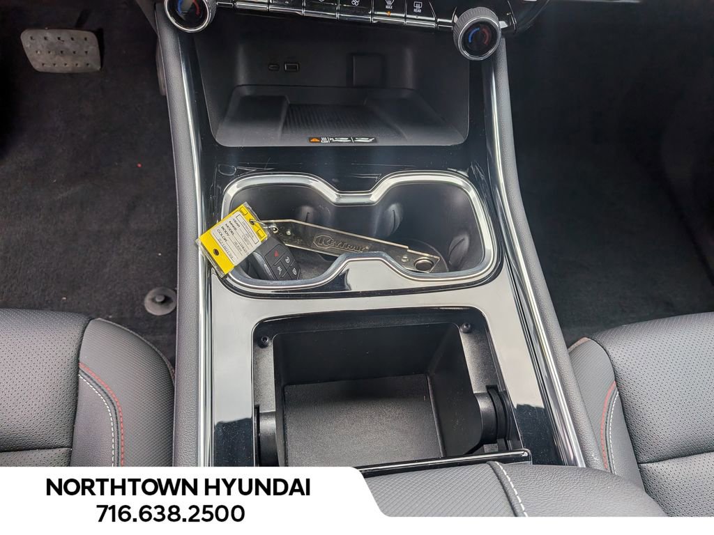 Used 2025 Chevrolet Traverse Z71 w/ Enhanced Driving Package AWD/4WD image 17
