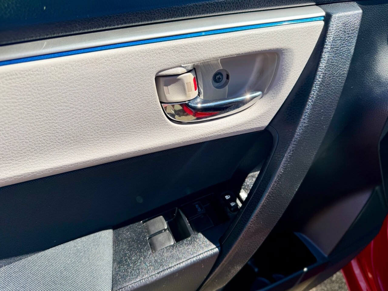 Used 2016 Toyota Corolla LE FWD image 28
