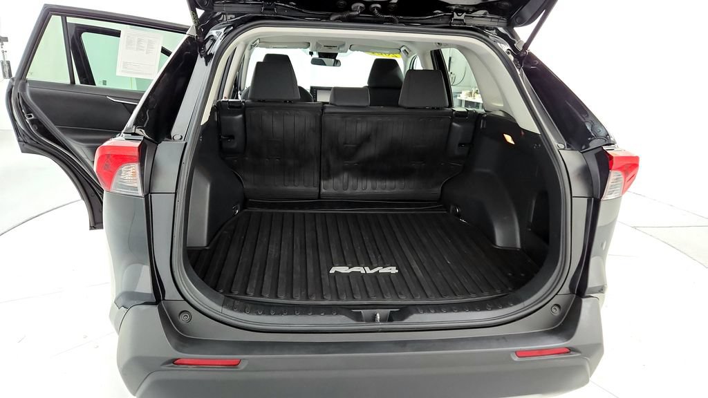 Used 2021 Toyota RAV4 LE w/ Carpet Mat Package (TMS) AWD/4WD image 20