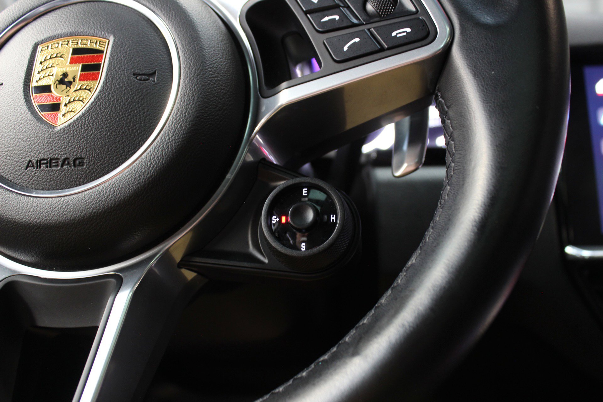 Used 2022 Porsche Cayenne E-Hybrid w/ Premium Package image 44