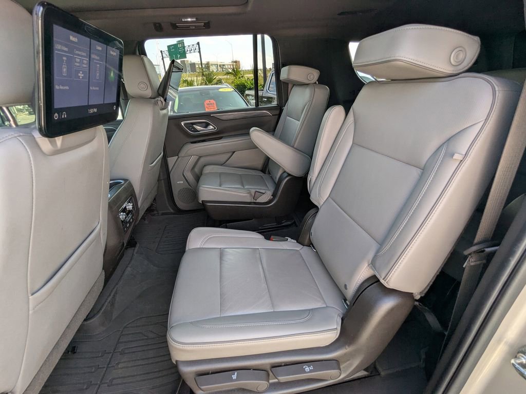 Used 2021 GMC Yukon XL SLT w/ SLT Premium Package image 16