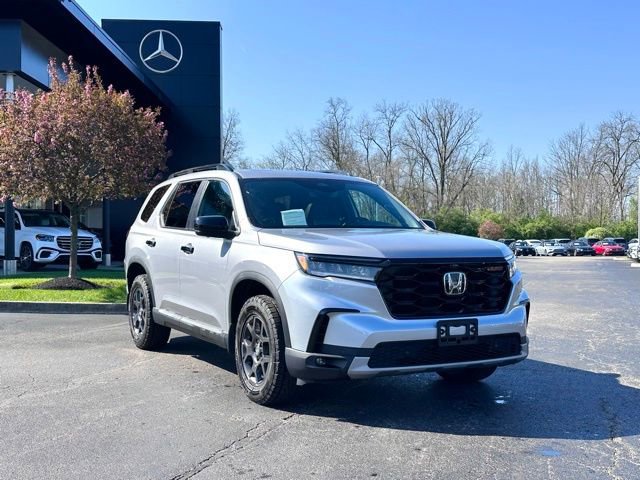 Used 2025 Honda Pilot TrailSport image 1
