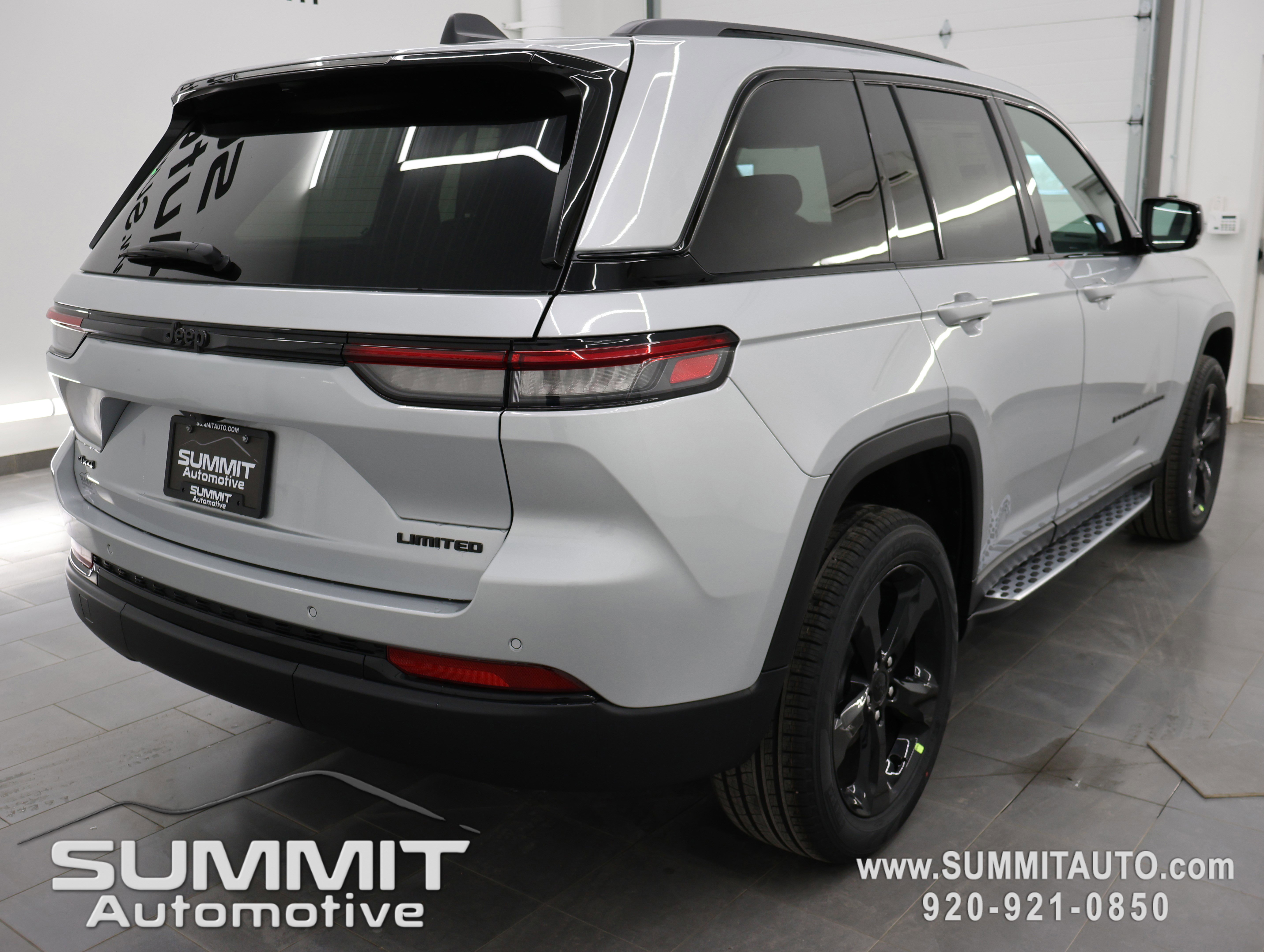 New 2025 Jeep Grand Cherokee Limited w/ Black Appearance Package image 5