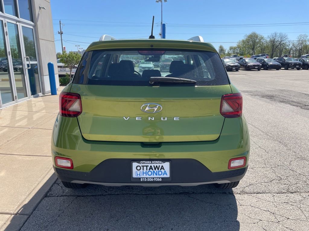 Used 2024 Hyundai Venue SEL FWD image 6