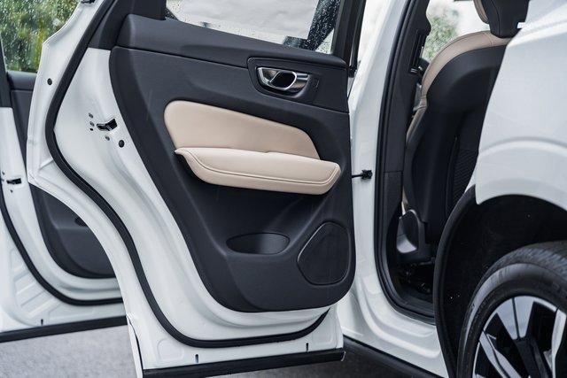 New 2026 Volvo XC60 B5 Plus w/ Protection Package Premier image 33