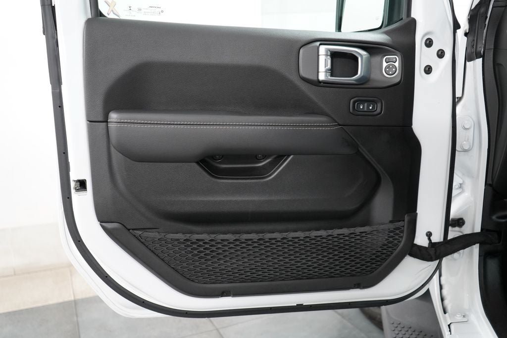 Used 2021 Jeep Wrangler Unlimited Sahara w/ Cold Weather Group AWD/4WD image 22