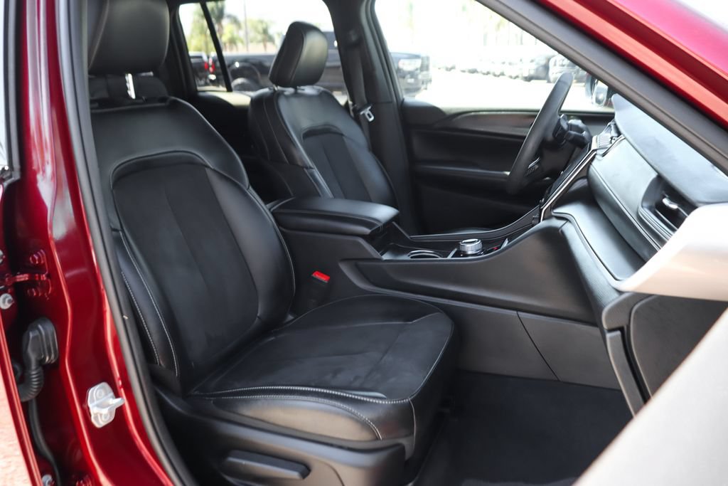 Used 2024 Jeep Grand Cherokee Altitude RWD image 39