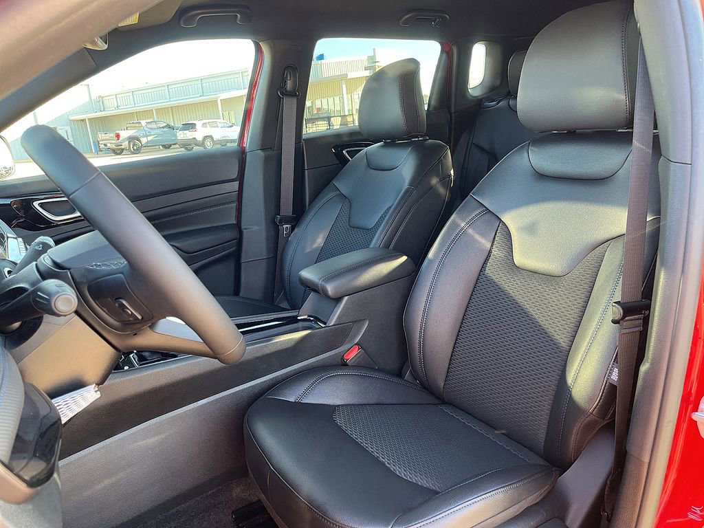 New 2026 Jeep Compass Latitude image 11