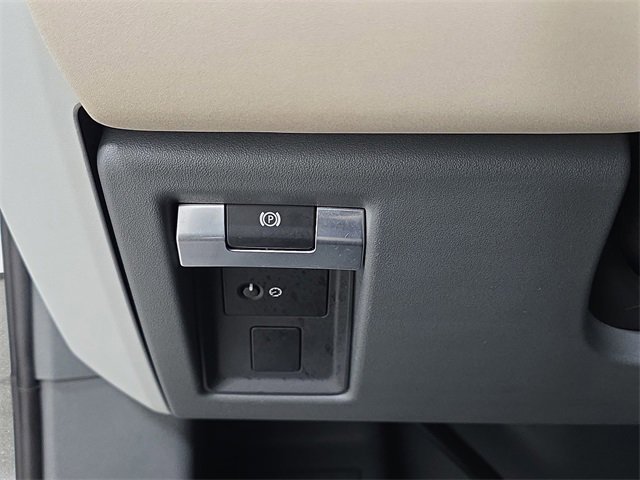 Used 2023 Land Rover Defender 130 SE image 26