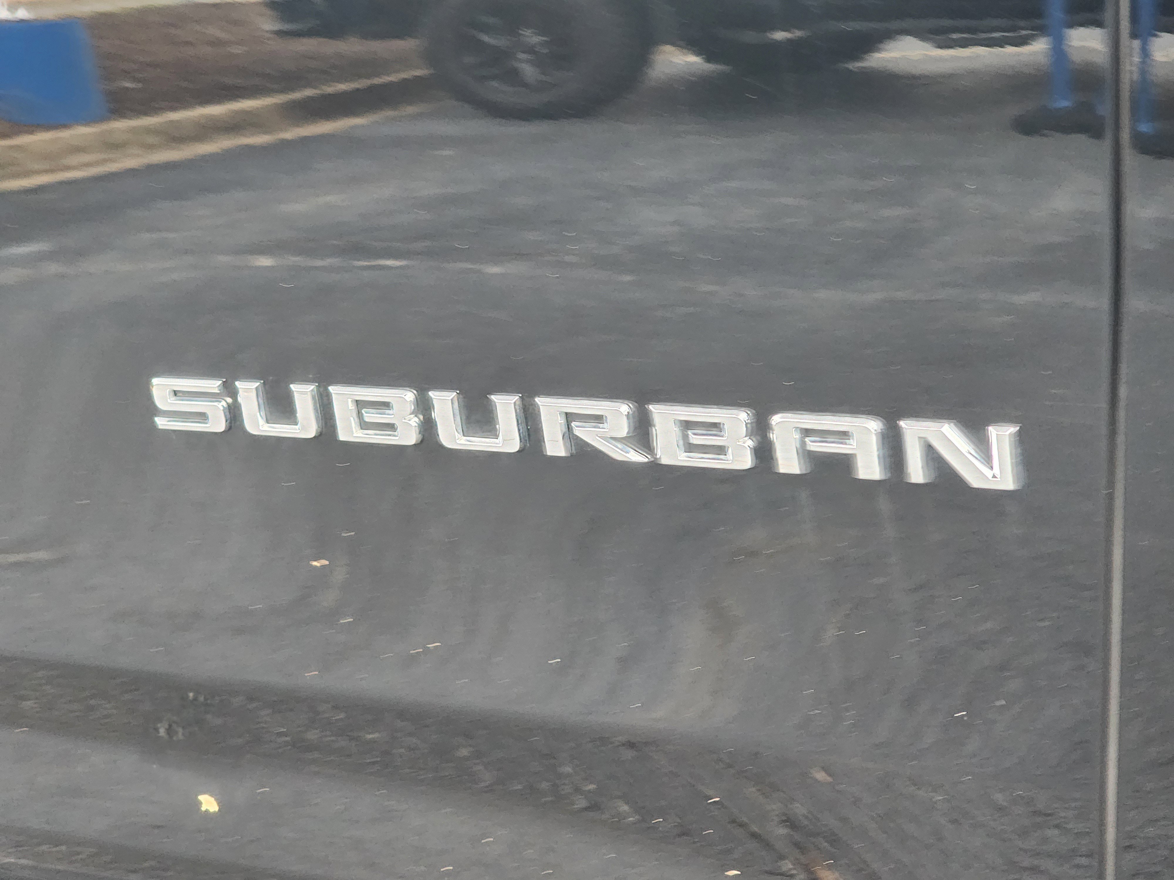 Used 2026 Chevrolet Suburban LT image 7