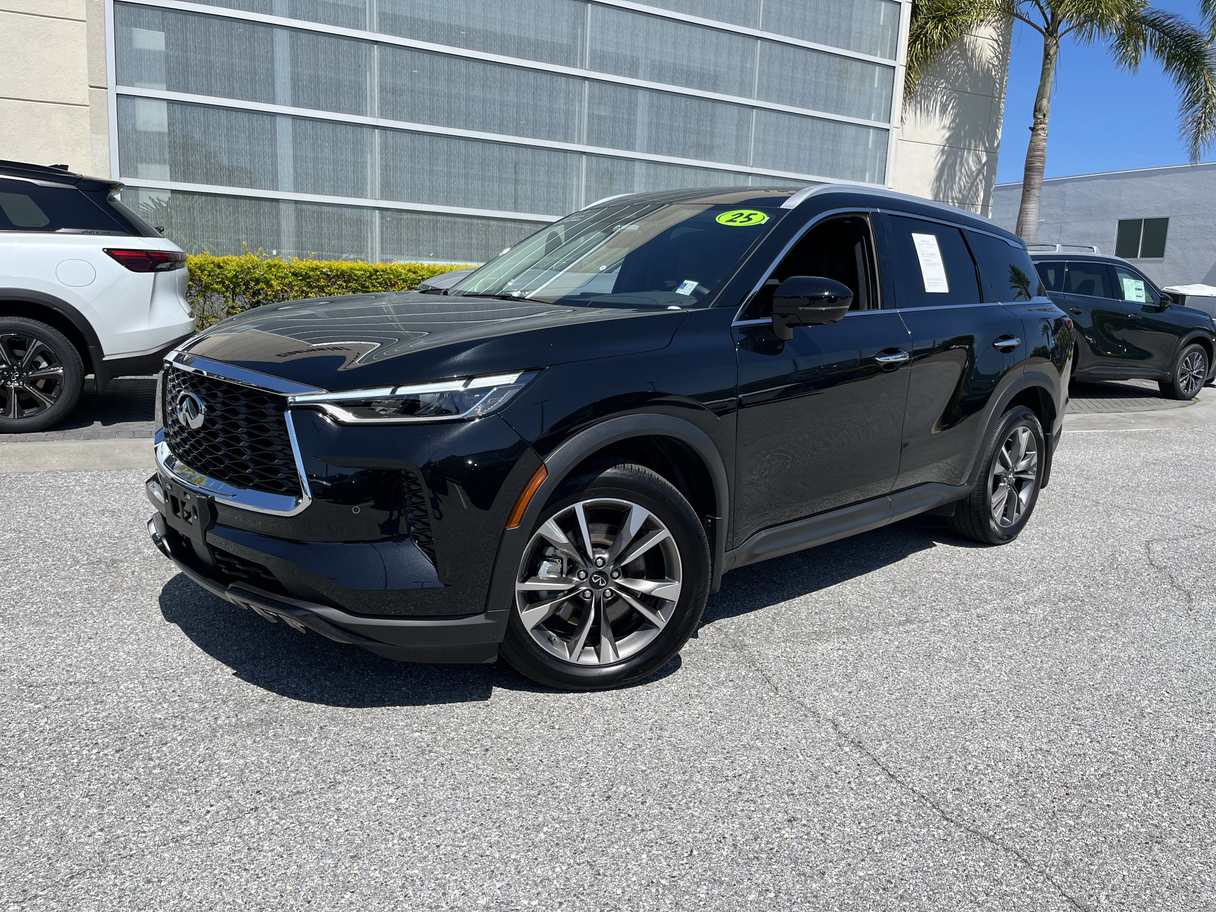 Certified 2025 INFINITI QX60 Luxe w/ Cargo Package AWD/4WD image 1