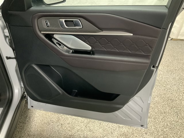 Used 2025 Ford Explorer Platinum w/ LUX Leather Package image 22