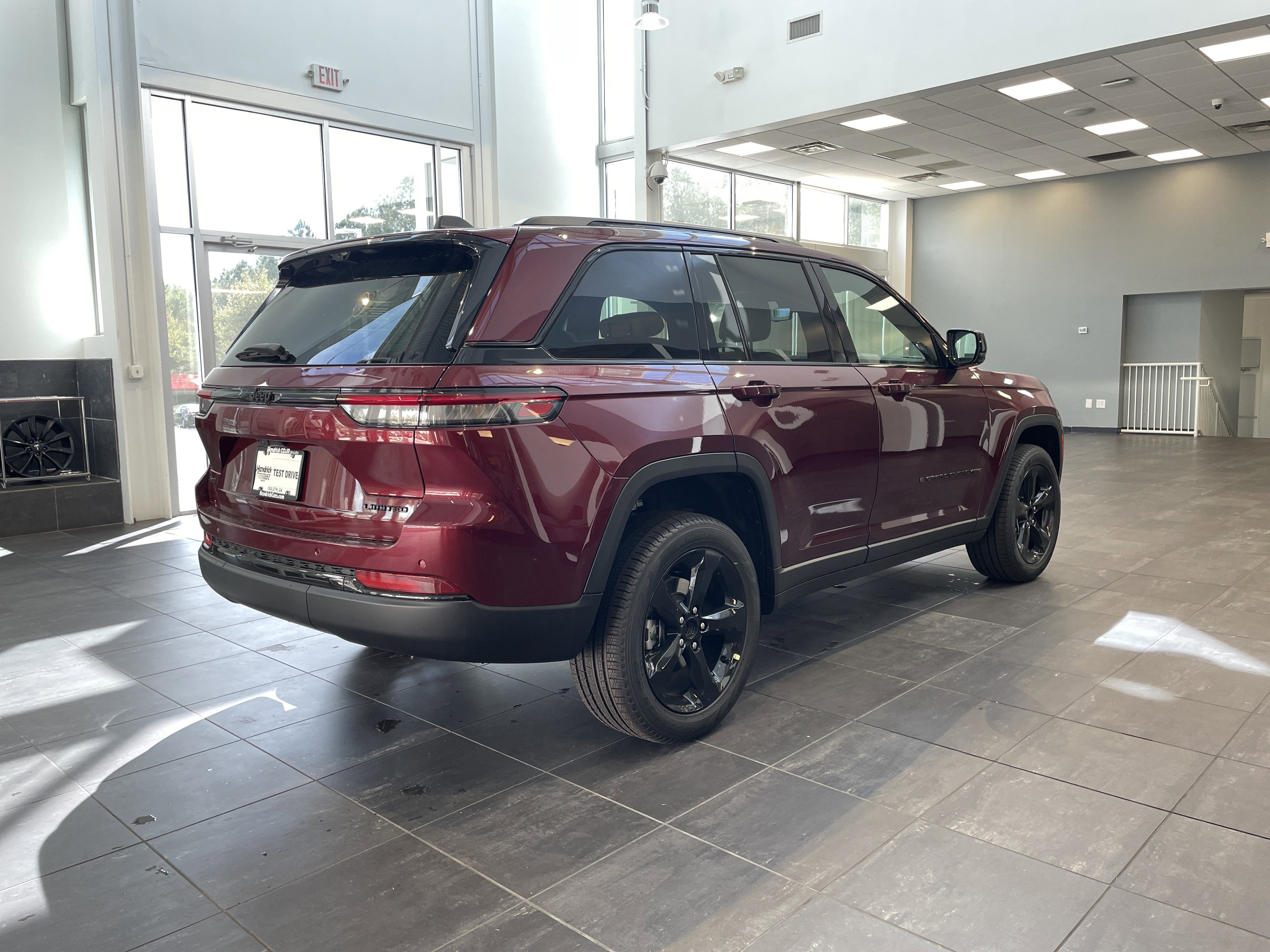 New 2025 Jeep Grand Cherokee Limited w/ Luxury Tech Group II image 10