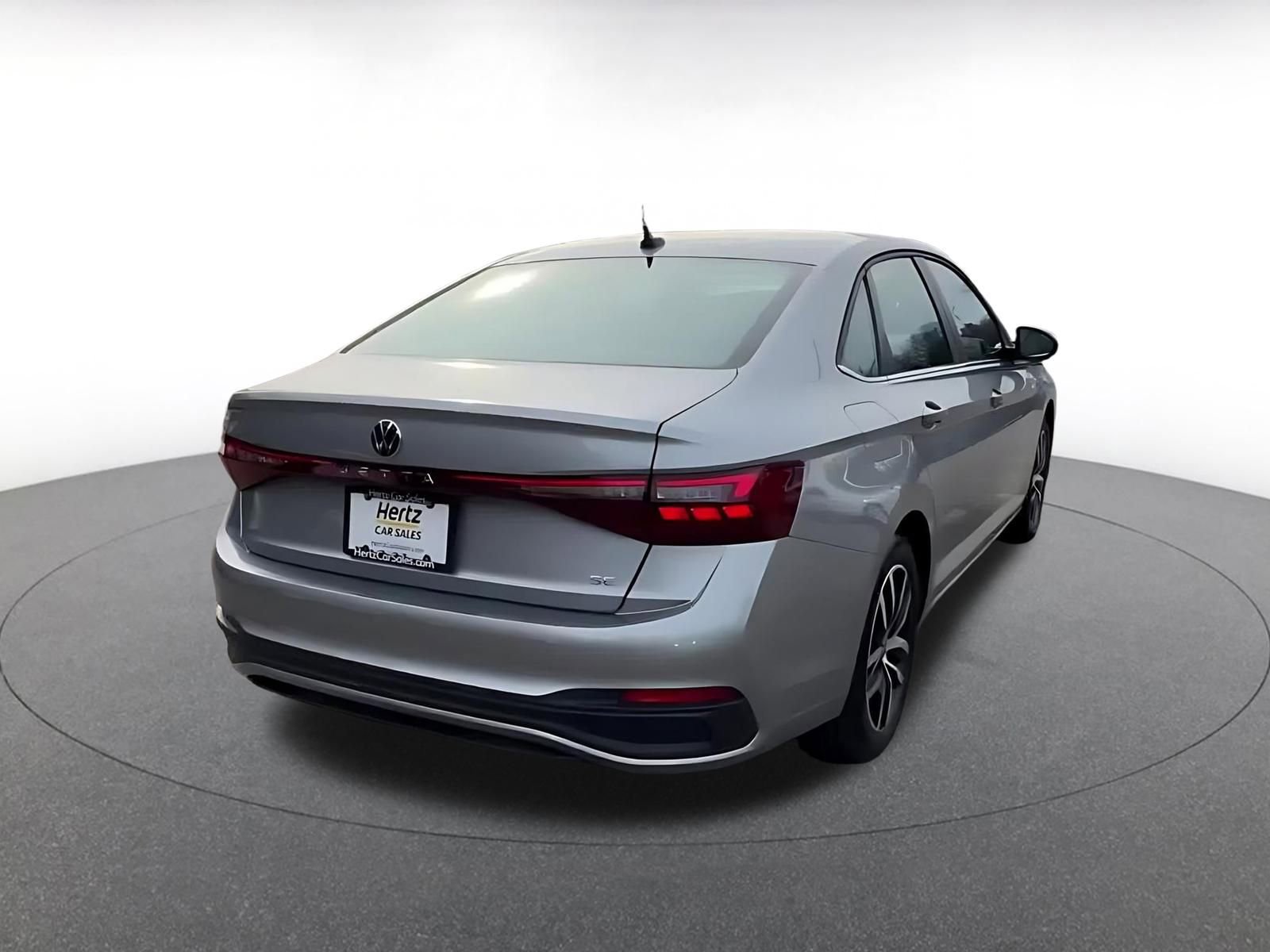 Used 2025 Volkswagen Jetta SE image 14