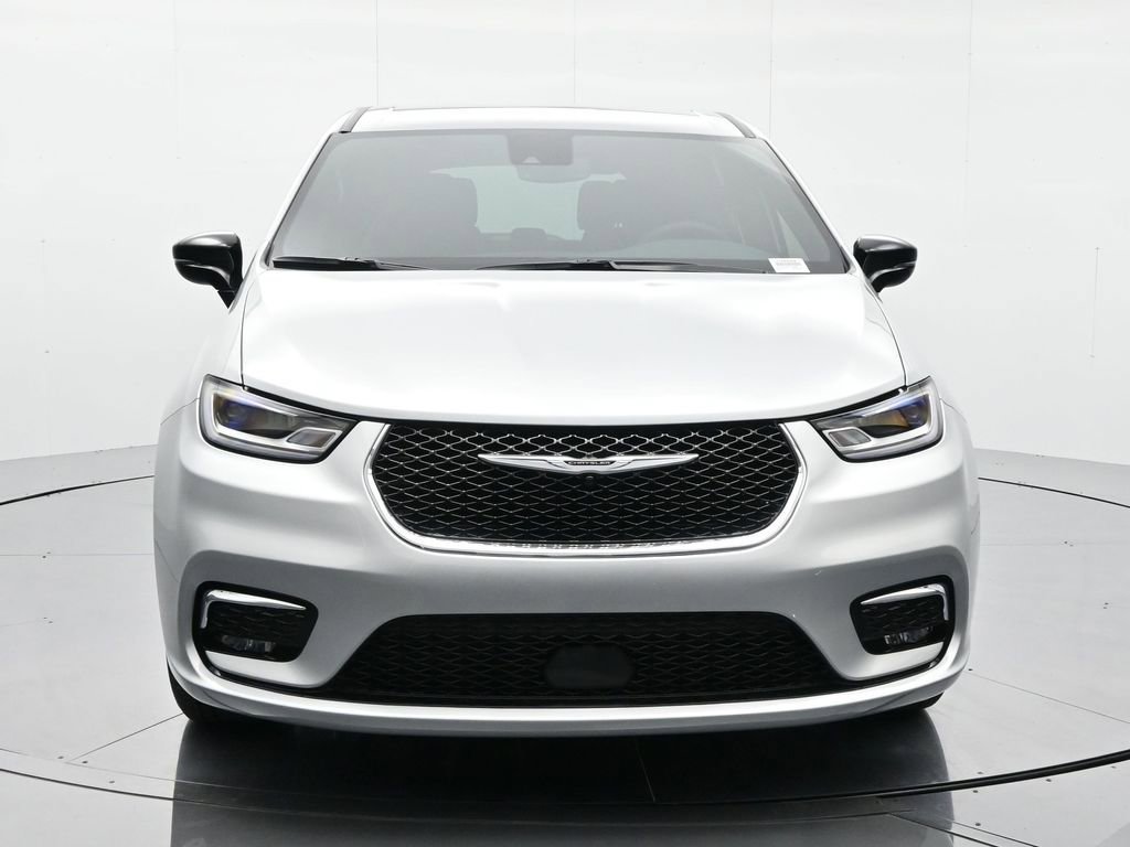 New 2026 Chrysler Pacifica Select image 2