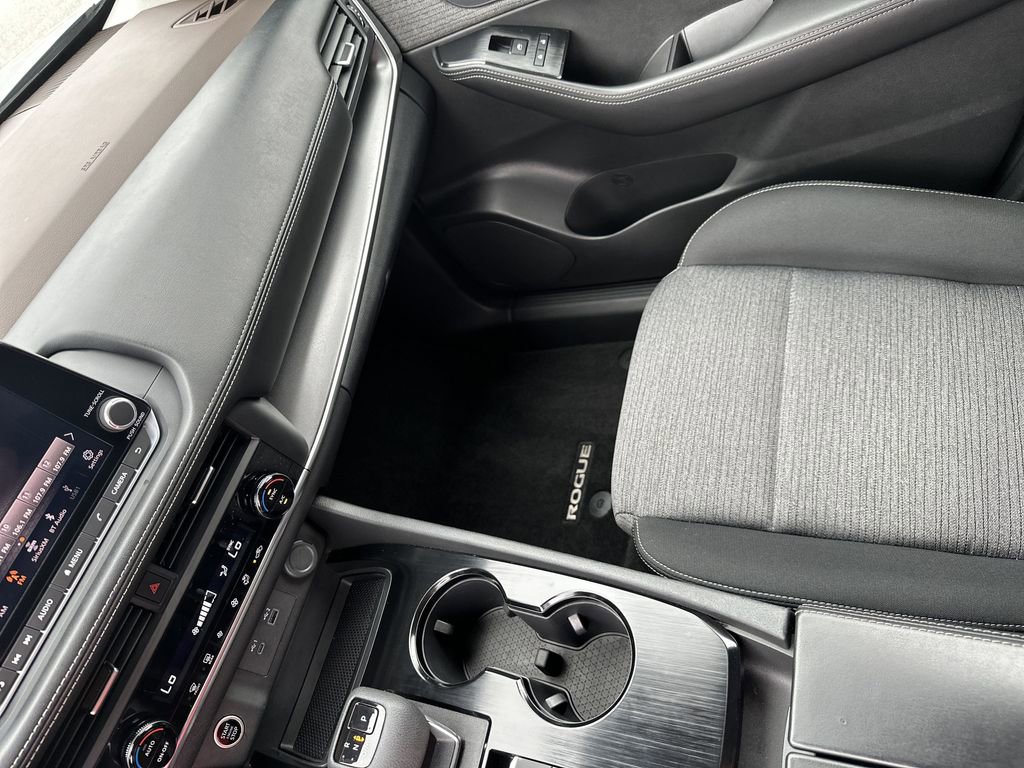 Used 2023 Nissan Rogue SV FWD image 33