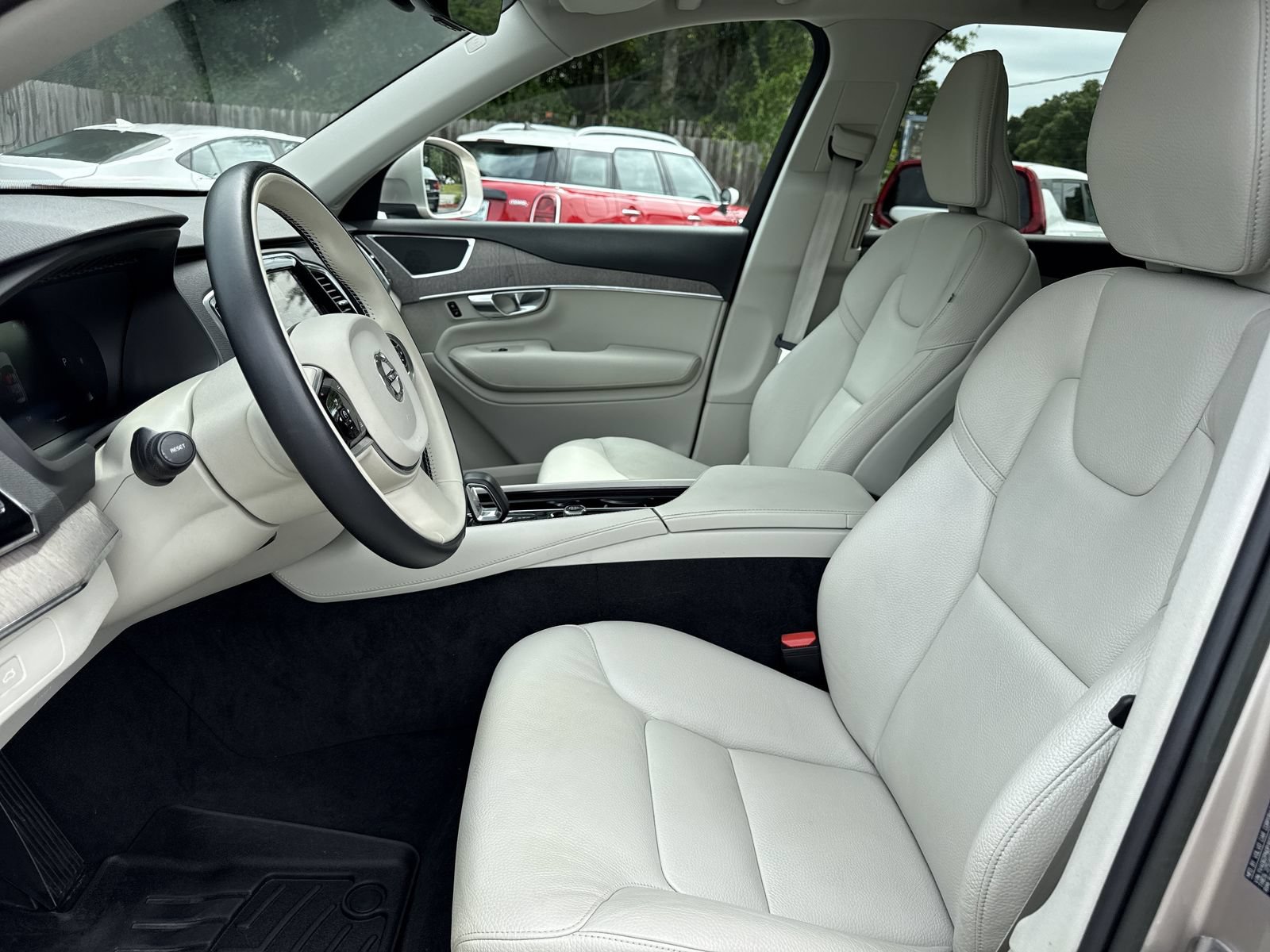 Used 2023 Volvo XC90 B6 Plus AWD/4WD image 9