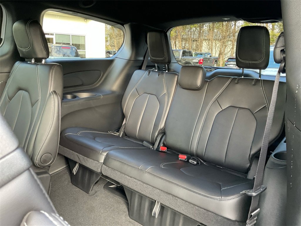 New 2026 Chrysler Pacifica Select w/ S Appearance Package image 28