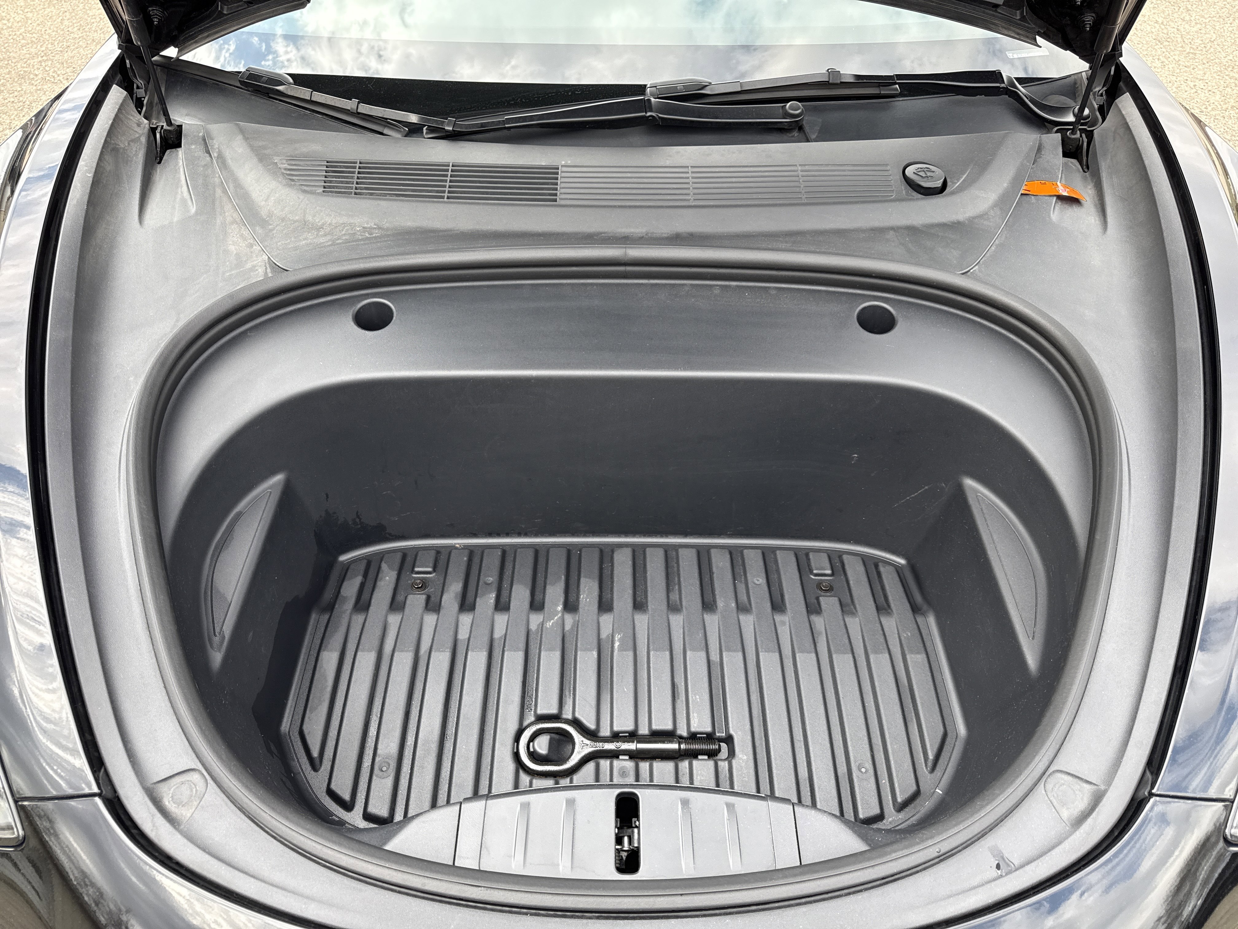 Used 2023 Tesla Model 3 Standard Range image 12