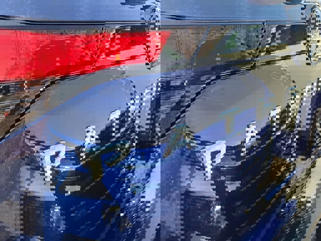 Used 2023 Nissan Pathfinder SV w/ SV Premium Package image 9