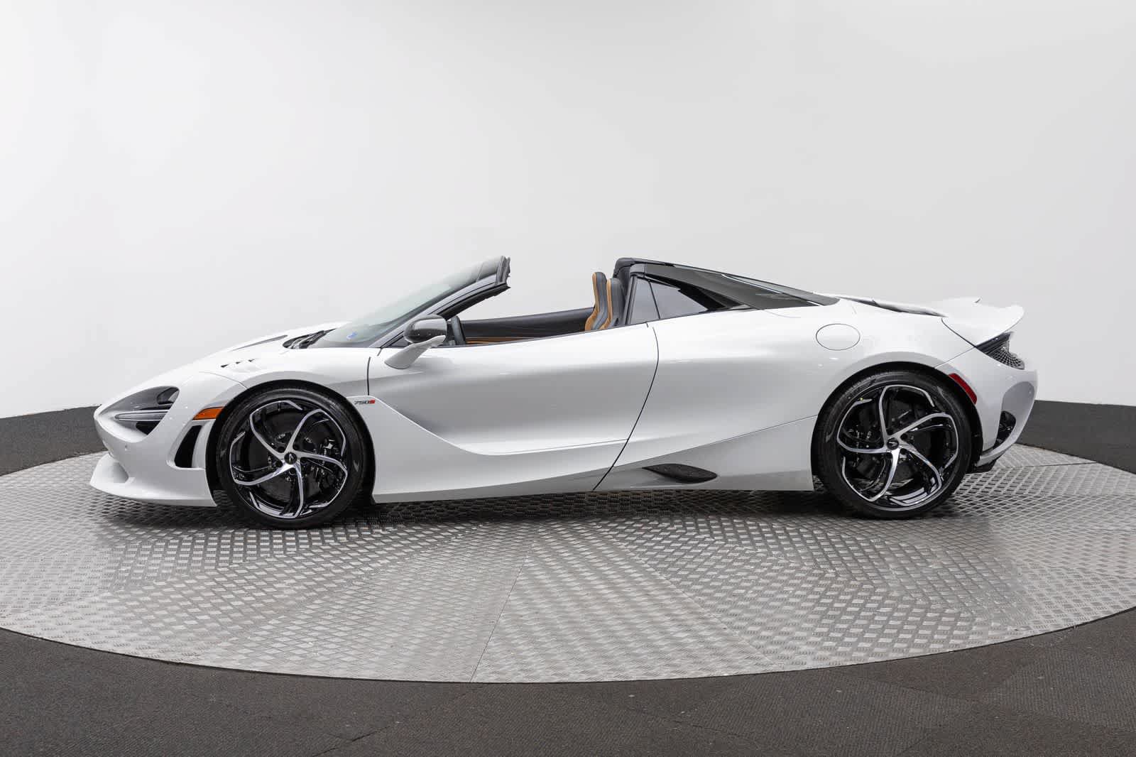 New 2027 McLaren 750S Spider RWD image 3