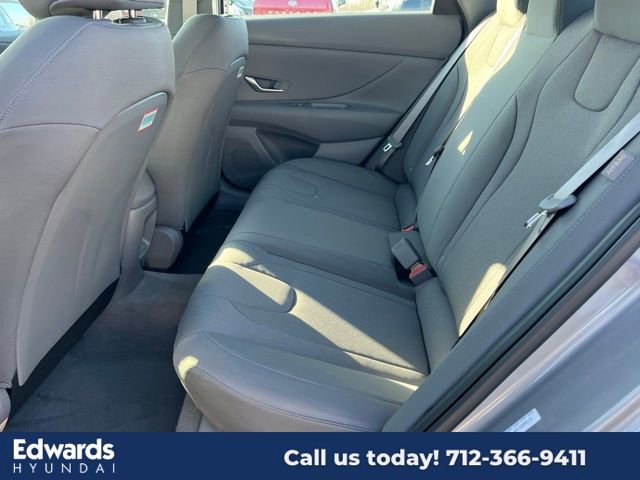 New 2025 Hyundai Elantra SE image 11