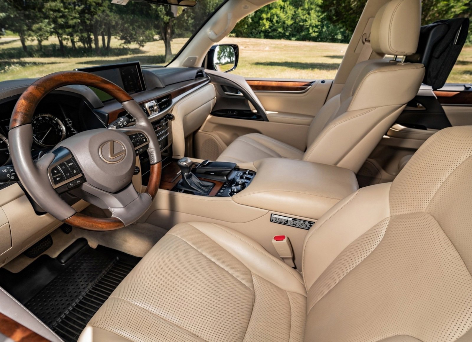 Used 2017 Lexus LX 570 4WD w/ Luxury Package image 33