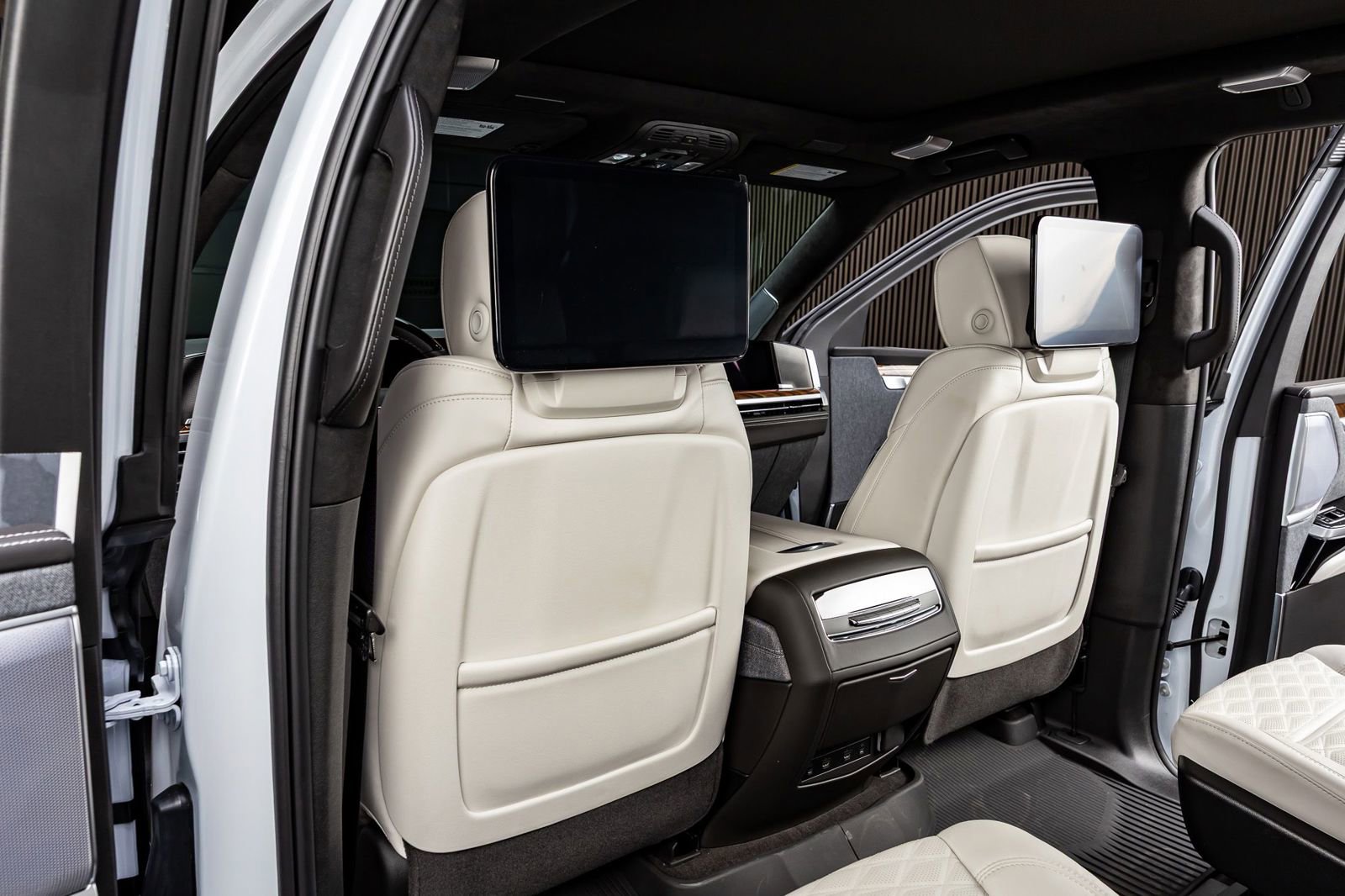 Used 2026 Cadillac Escalade Platinum Sport w/ LPO, Floor Liner Package image 34