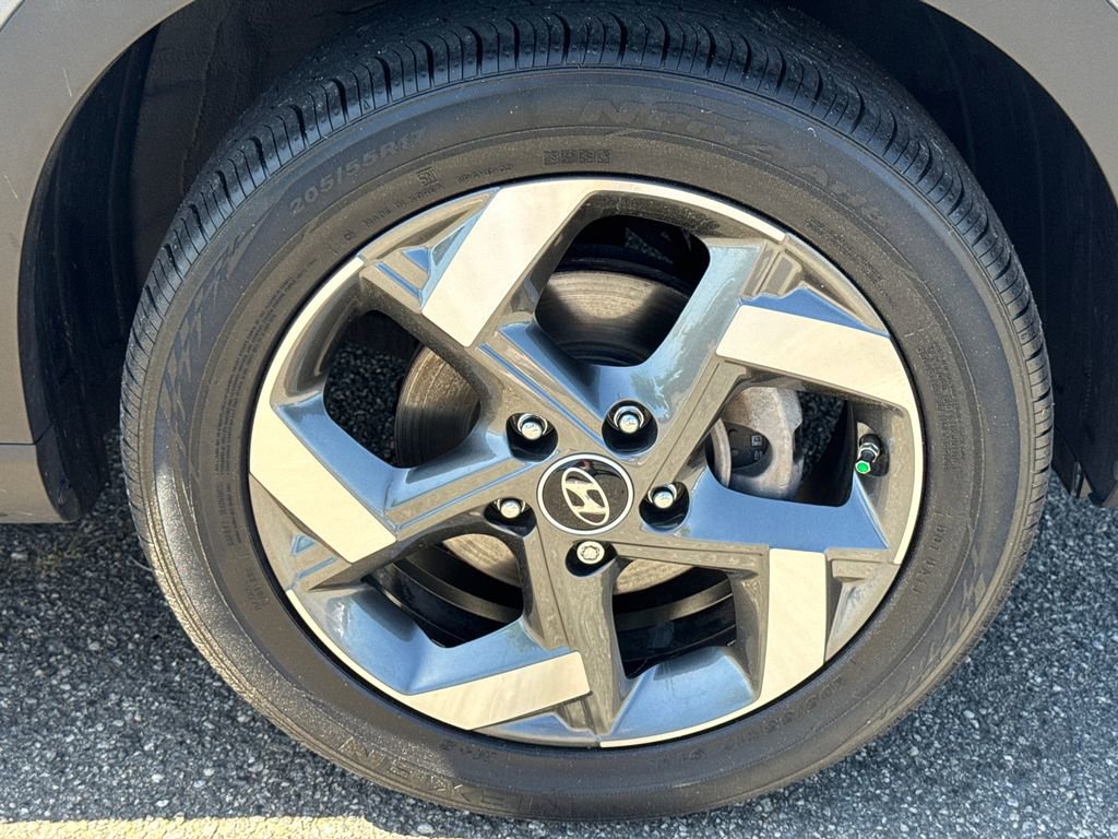 Used 2023 Hyundai Venue SEL w/ Cargo Package image 12