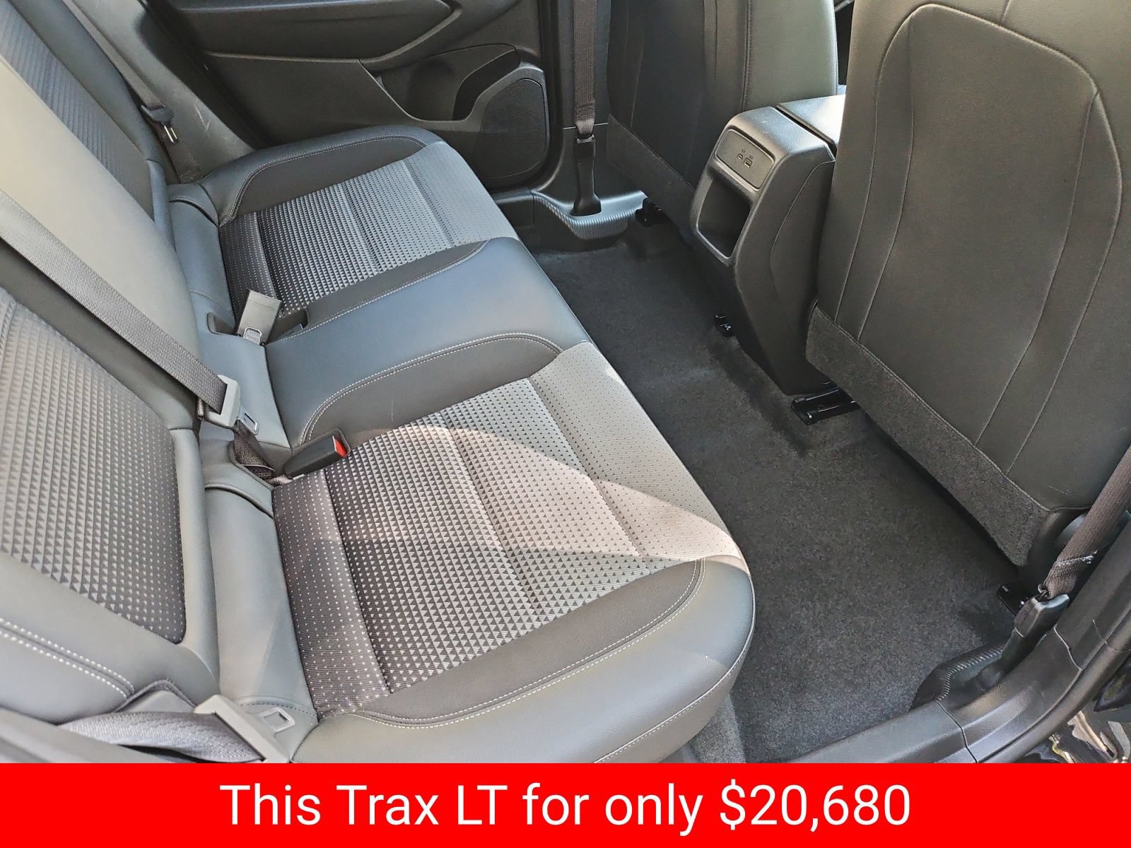 Used 2025 Chevrolet Trax LT FWD image 32