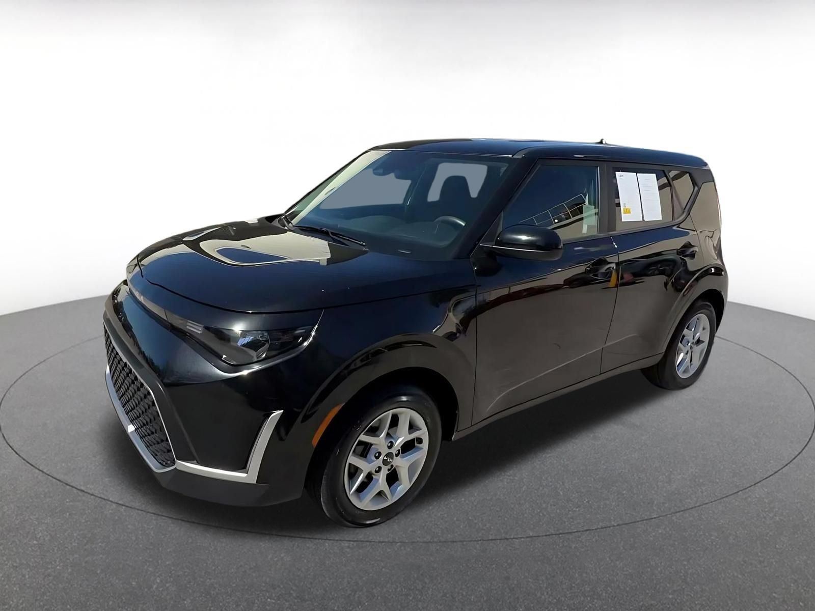 Used 2025 Kia Soul LX w/ LX Technology Package FWD image 7