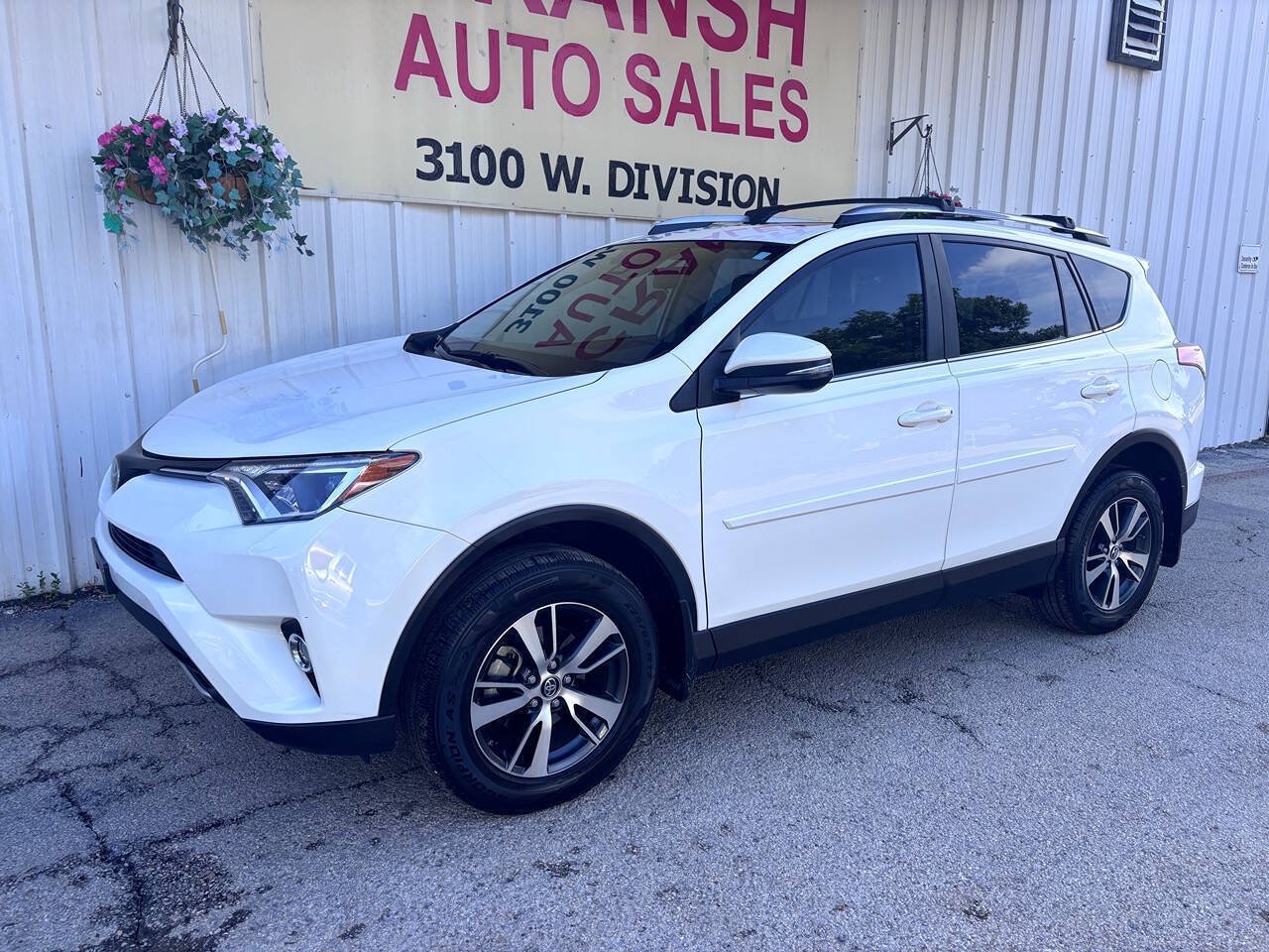 Used 2017 Toyota RAV4 XLE w/ Plus Special Value Package FWD image 6