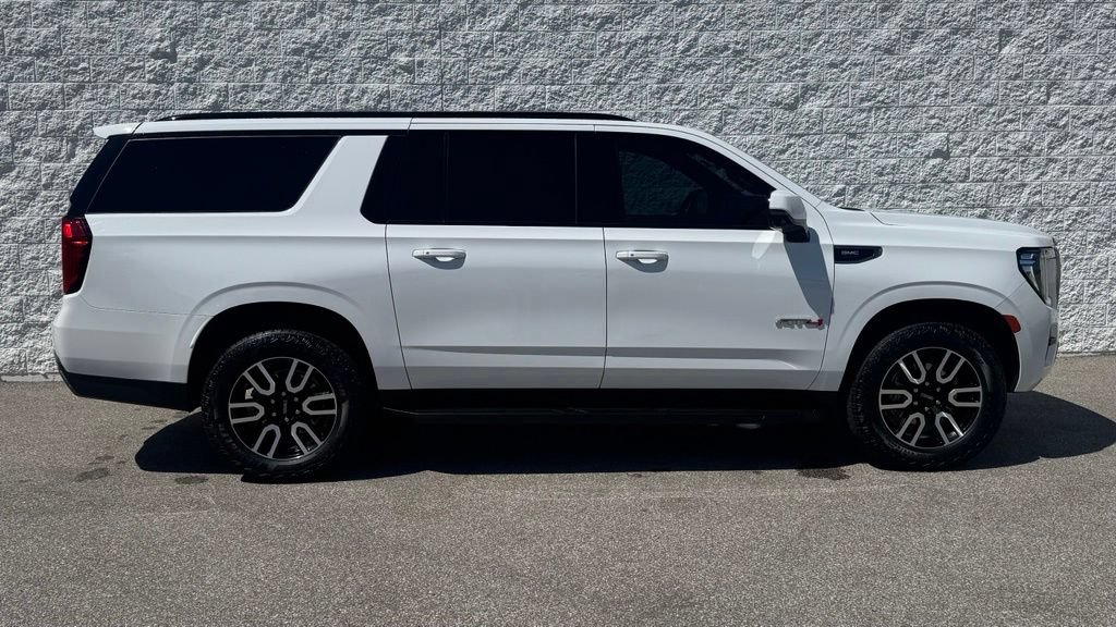 Used 2024 GMC Yukon XL AT4 w/ Technology Package AWD/4WD image 2