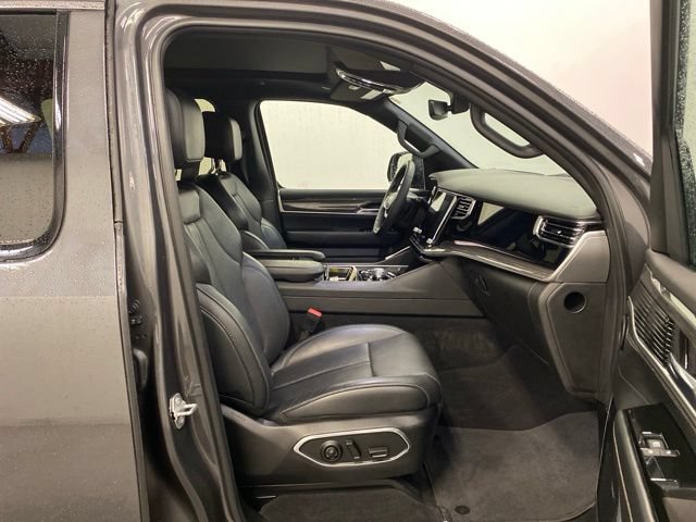 Used 2022 Jeep Wagoneer Series III w/ Premium Group I AWD/4WD image 25