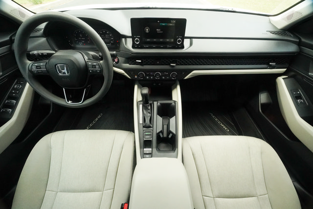 Used 2025 Honda Accord SE image 11